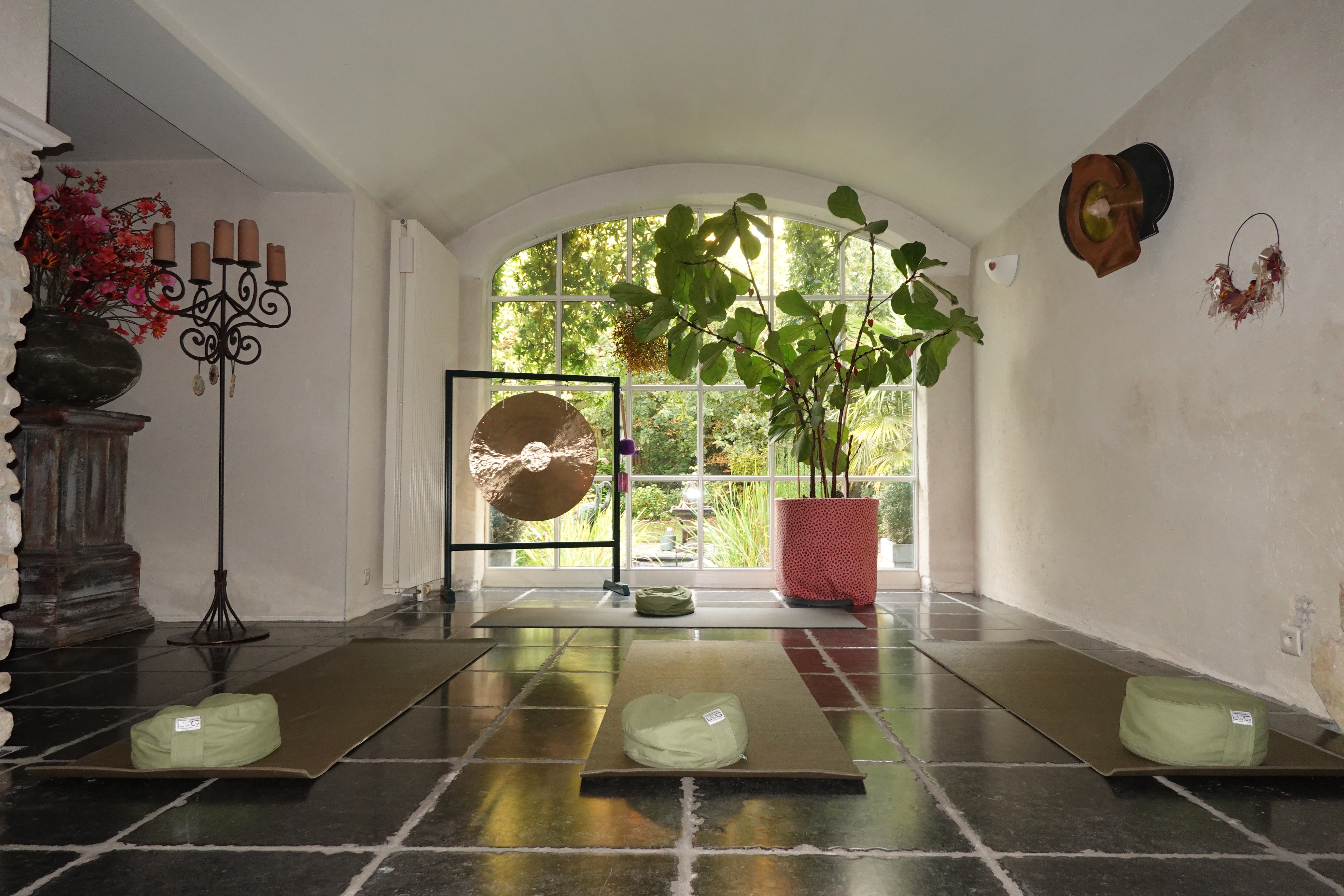 Deze plek gebruiken we om samen yoga te beoefenen in een groep van maximum 8 personen. 