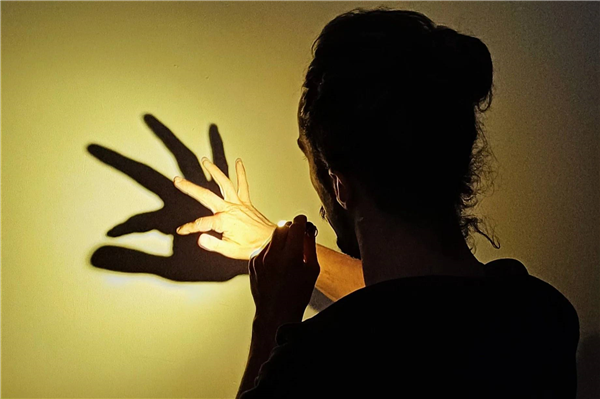 Ontrazingssessie / Zaklampmeditatie (9+)