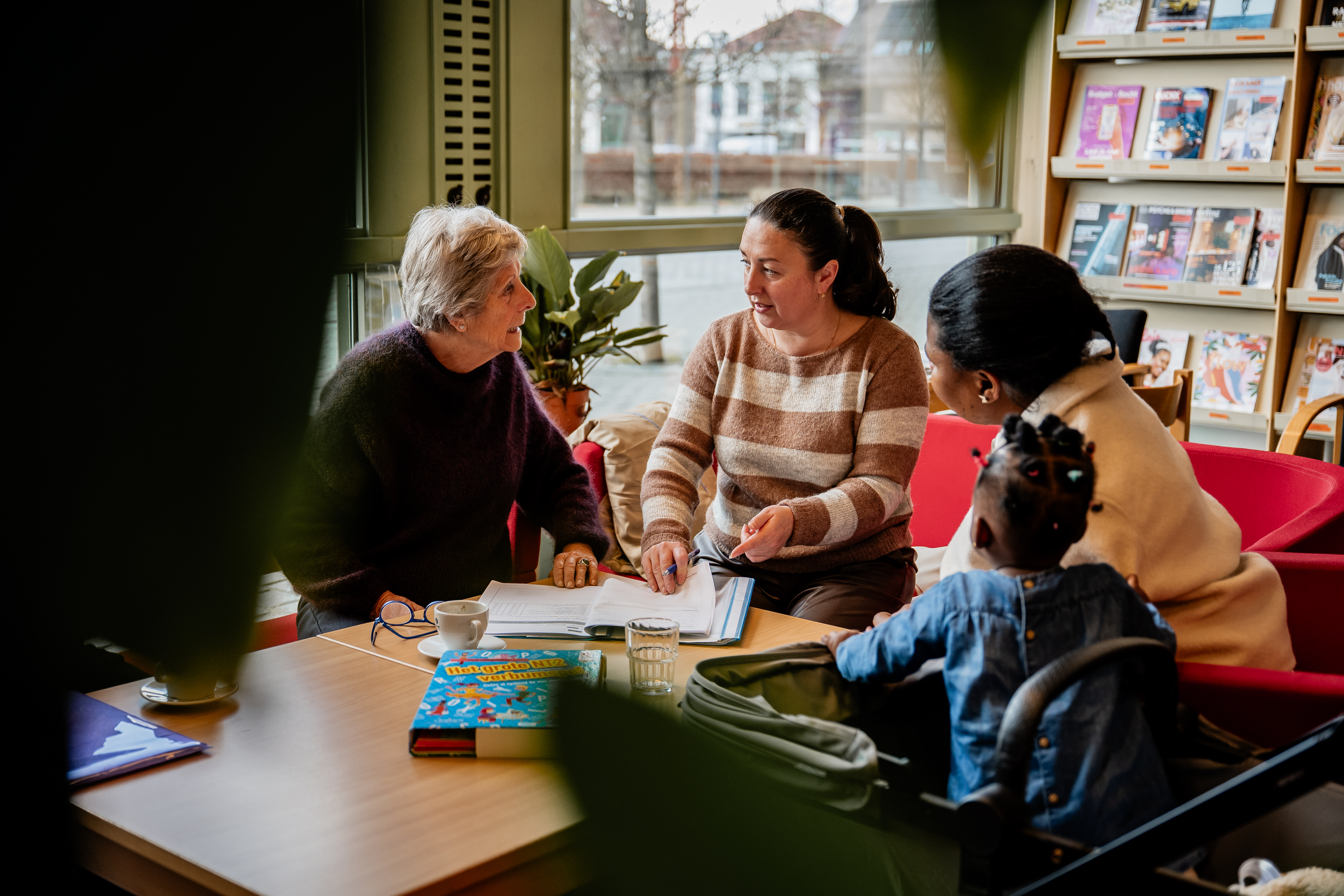 Samen Nederlands oefenen in bibliotheek Nazareth