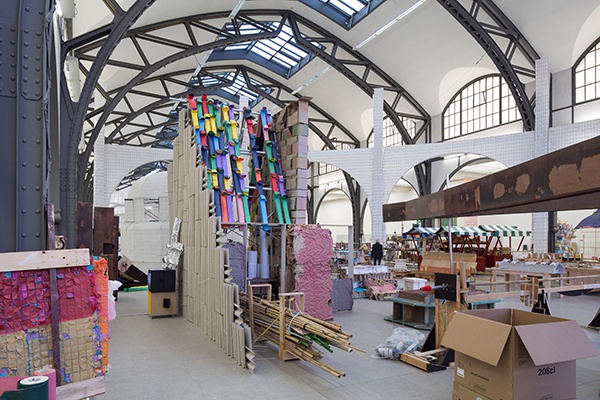 Michael Beutler - Moby Dick