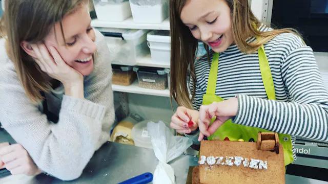Speculaashuisje met snoepjes