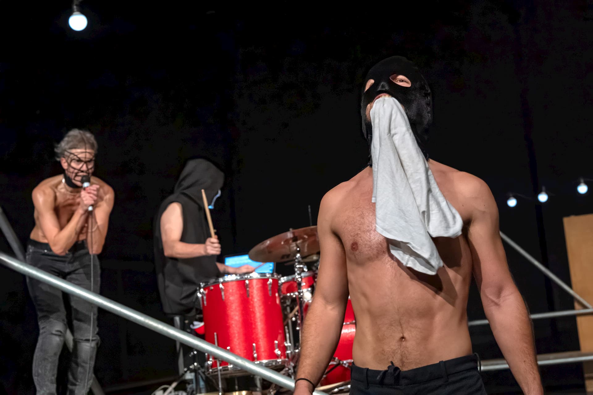 COM foto DELIRIOUS NIGHT METTE INGVARTSEN dans web © Bea Borgers