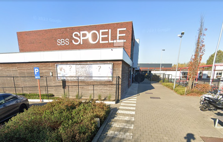 Straataanzicht school