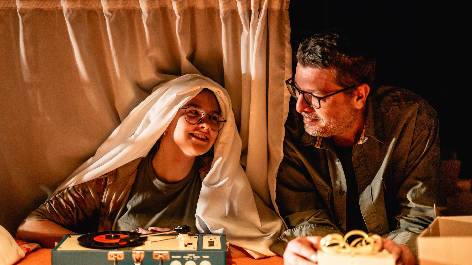 Het nieuwstedelijk / Adriaan Van Aken - Soldaat Van Aken, de vijand lacht zich dood