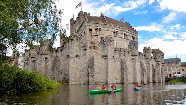 Kajakken langs het Gravensteen.