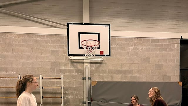 Een foto uit een repetitie voor het stuk The Cube