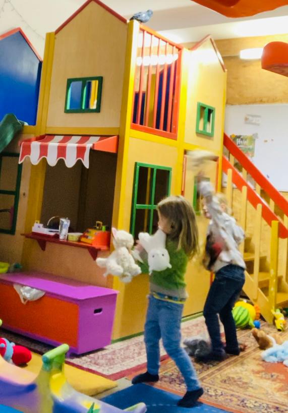 kinderen met knuffels