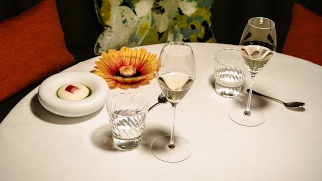 Palais Royal Signature Table x Ruinart