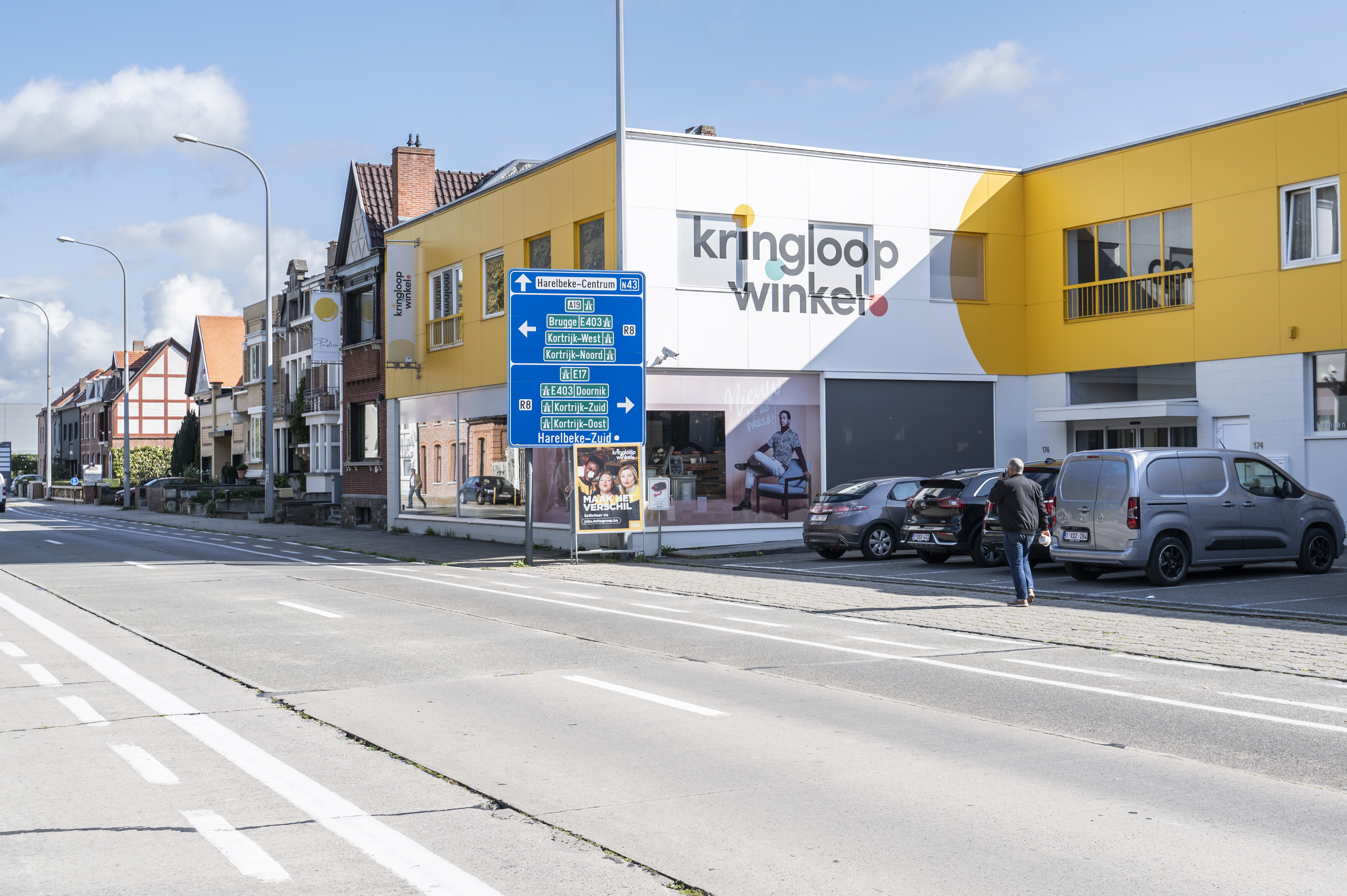 Zicht op de winkel vanuit de Gentsesteenweg. 