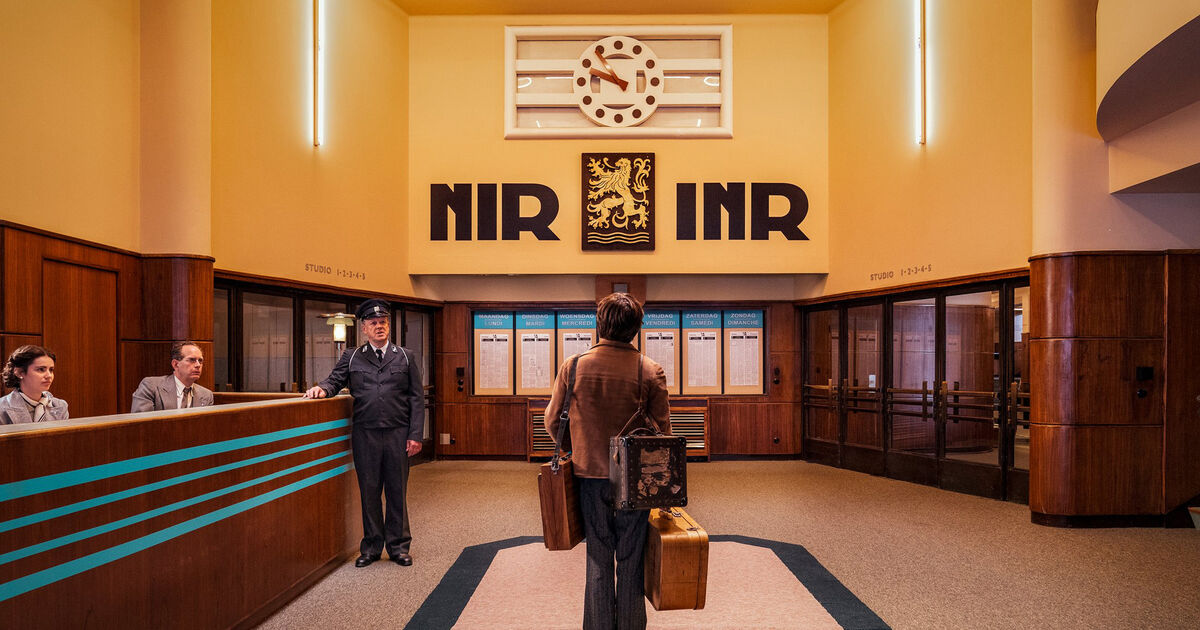 Radioman (Frank Van Passel)