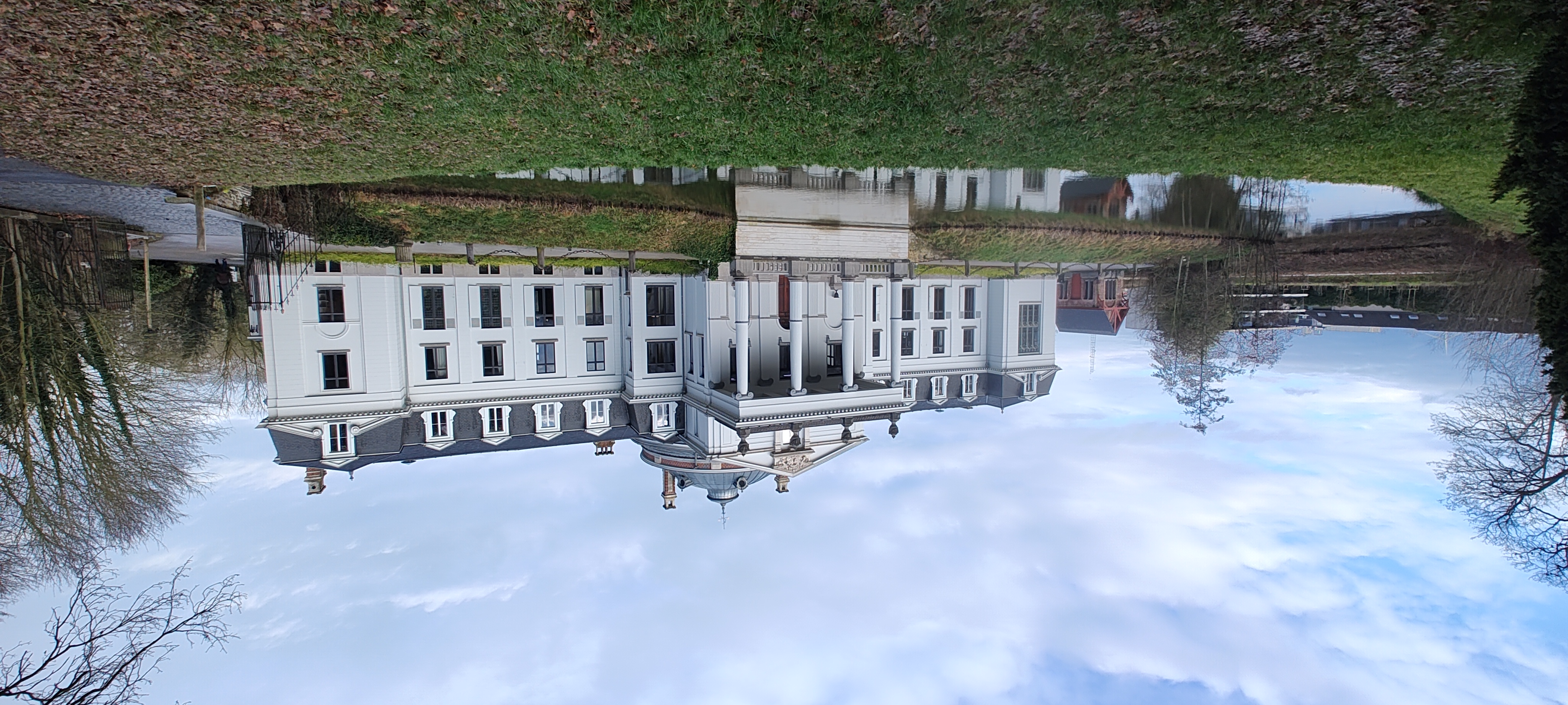 Tentoonstelling in dit prachtige kasteel Blauwhuis te Izegem met 22 kunstenaars van Alfa-Art kunstenaars collectief met verschillende disciplines.