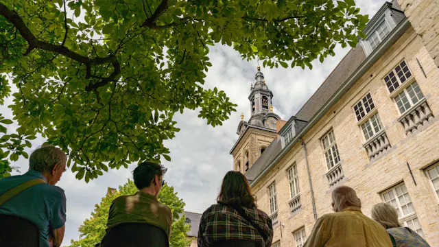 vredesbeiaard Abdij van Park met publiek
