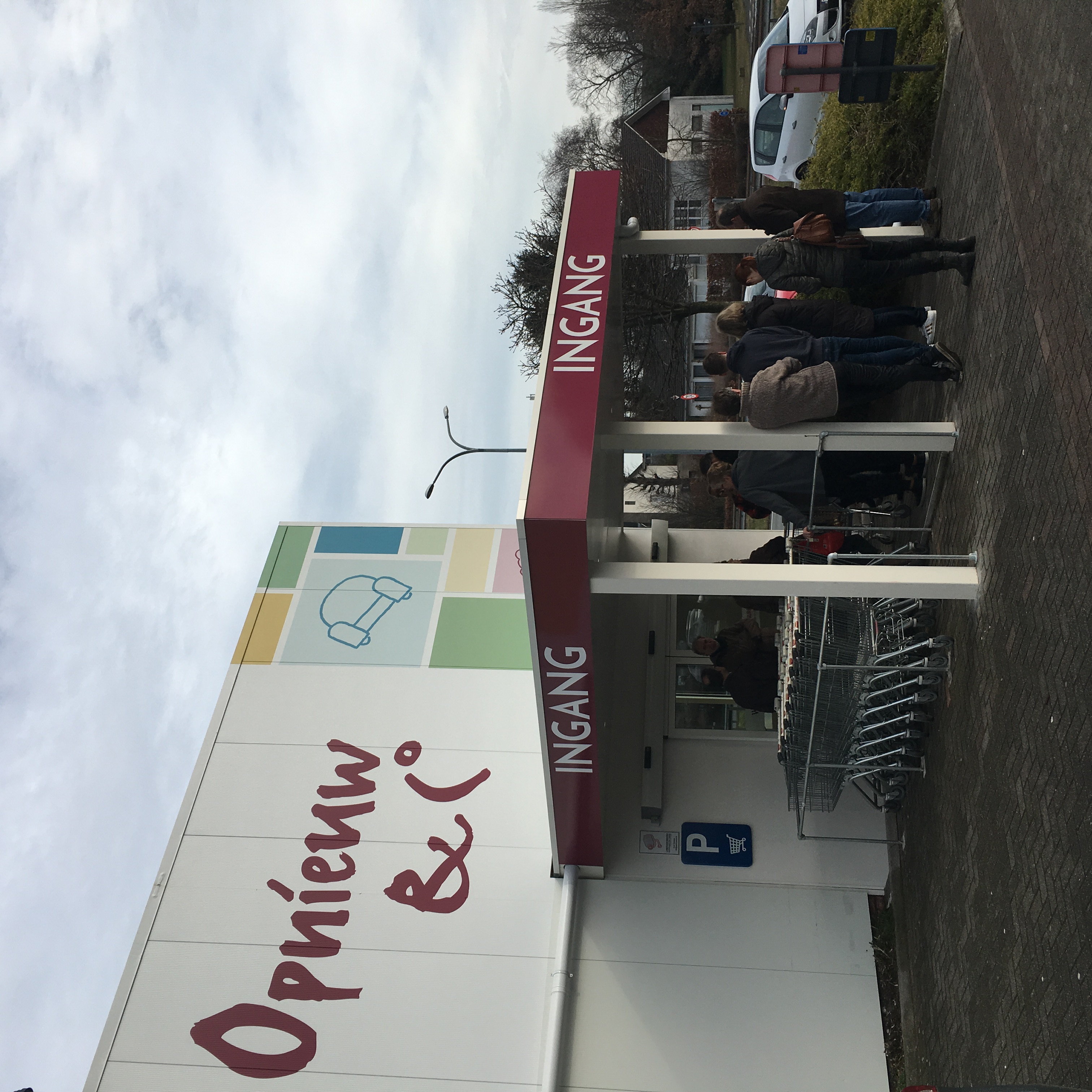 Winkelgebouw van Opnieuw & Co Kontich - Prins Boudewijnlaan 1