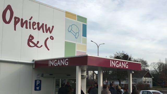 Winkelgebouw van Opnieuw & Co Kontich - Prins Boudewijnlaan 1
