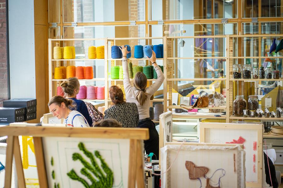 Open atelier tuft in Studio Texture