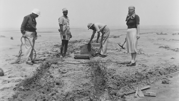 Parcours d'Archéologues : entre Archives et Objets