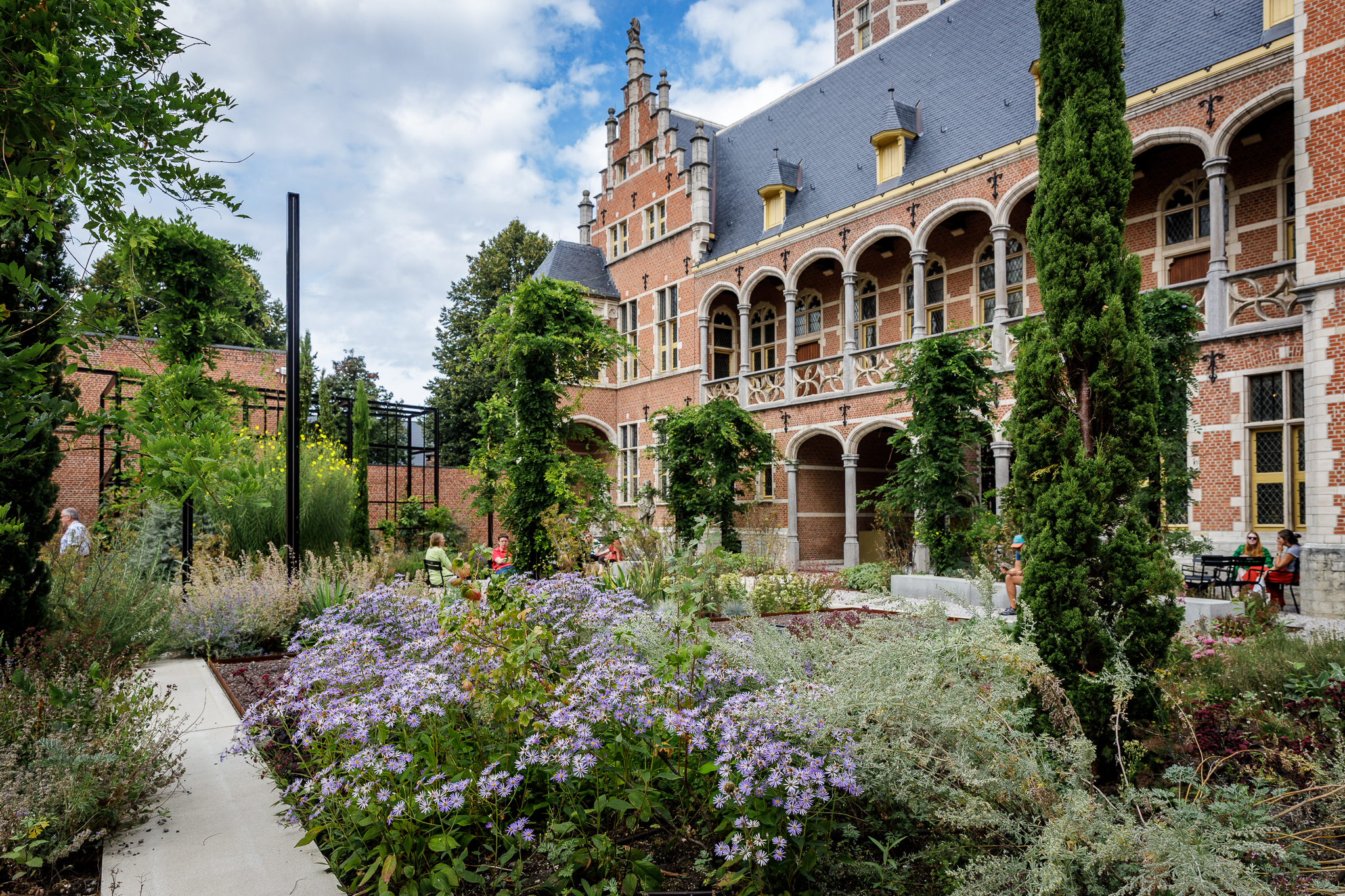 Het 16e eeuwse stadspaleis waar Museum Hof van Busleyden gevestigd is.