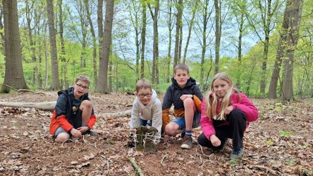 Gezinswandeling - van tak tot spel klein.jpg