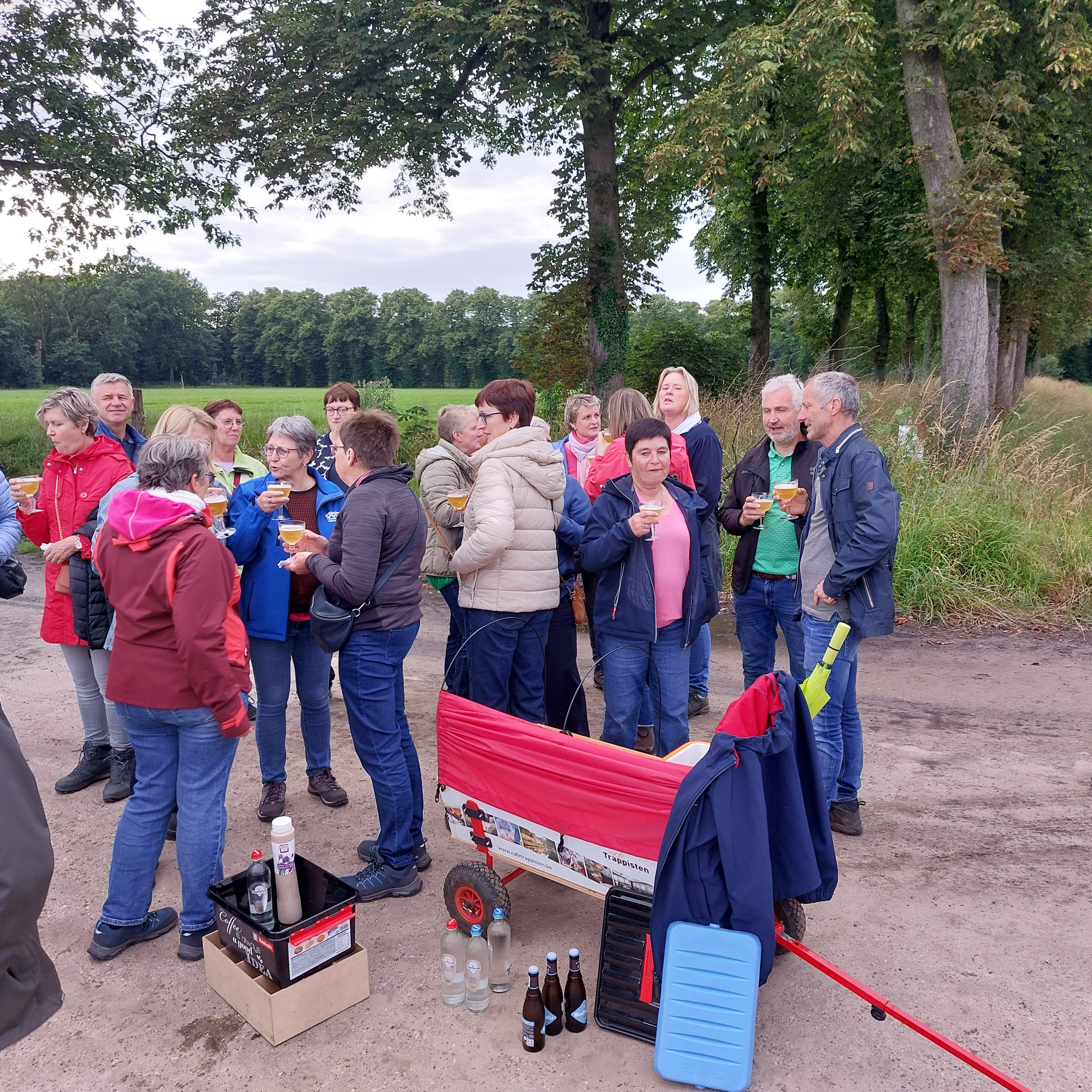 met een bolderkar vol lekkers in de omgeving van de abdij te Westmalle