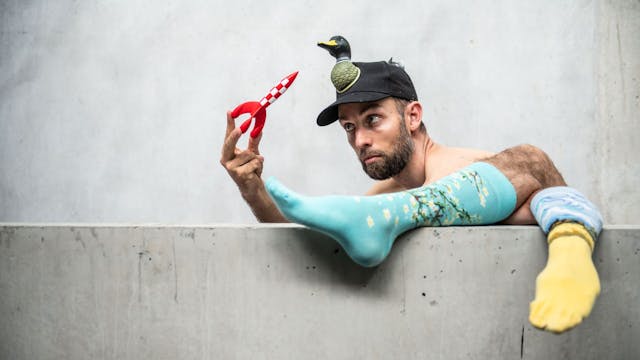 BRONKS & Not Standing/ Alexander Vantournhout