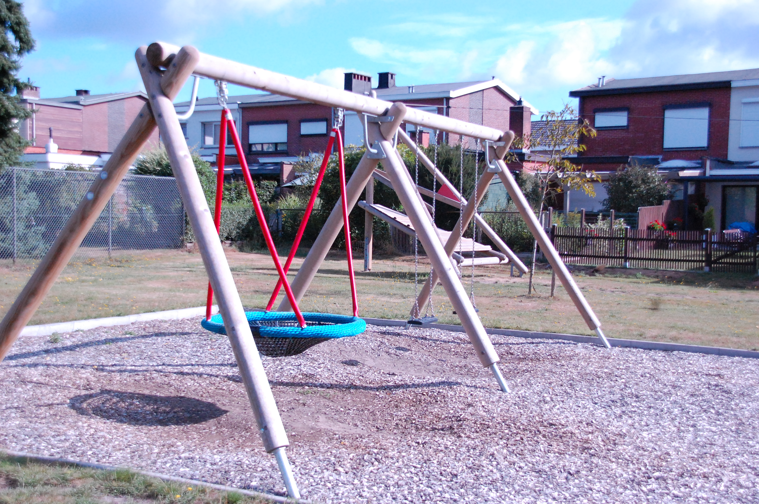 Nestschommel speelterrein Deken Jozef van Herck