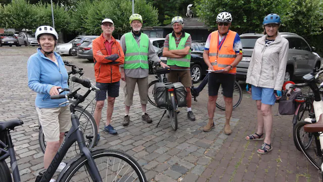 Telkens samenkomst en vertrek vanuit Muizen-Dorp.
