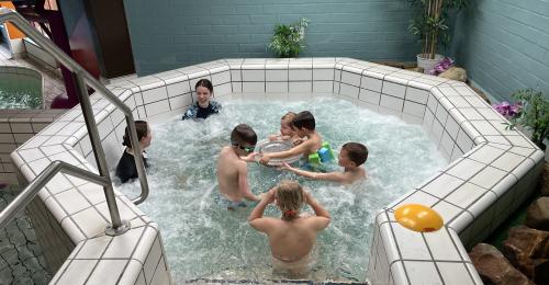 kinderen in klein badje