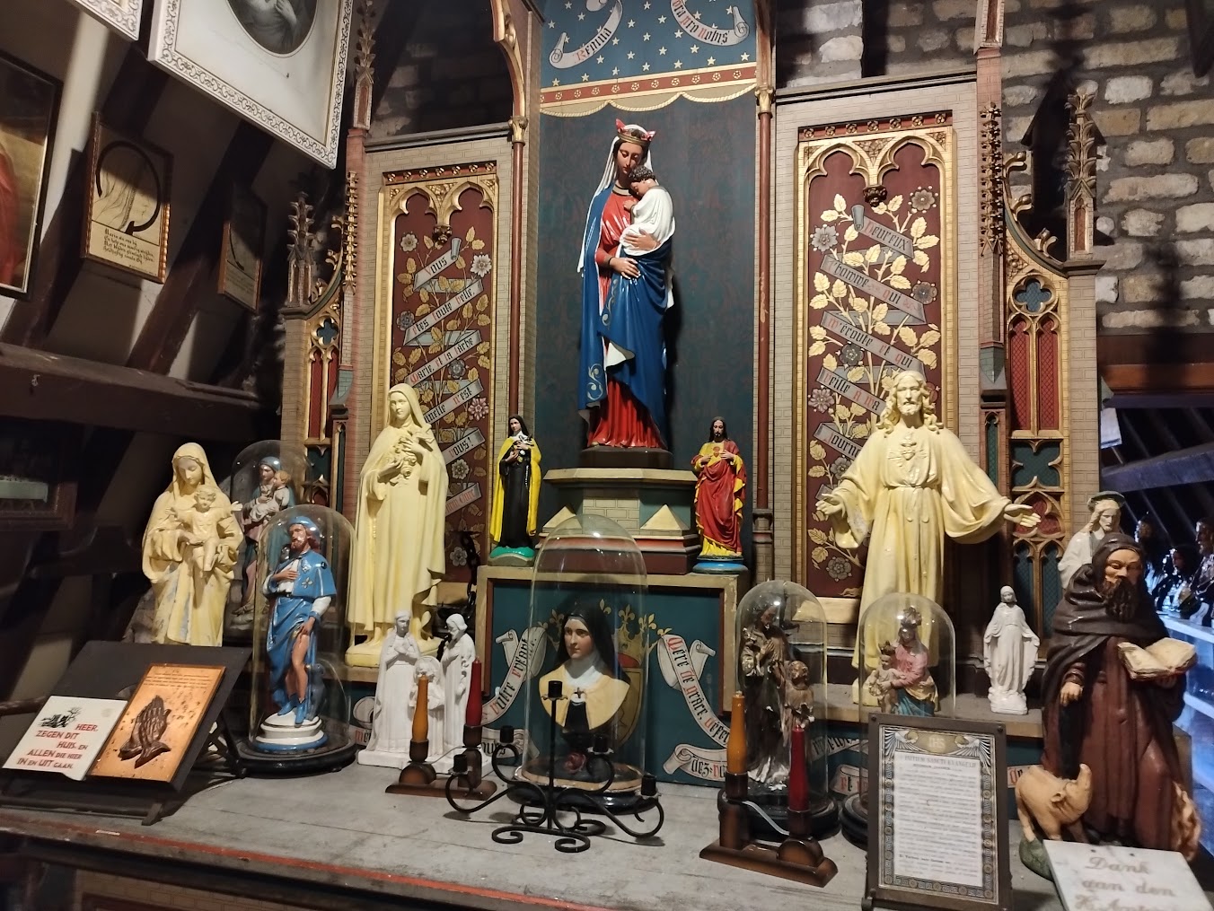 Beelden in museum te Alveringem Christina Smith