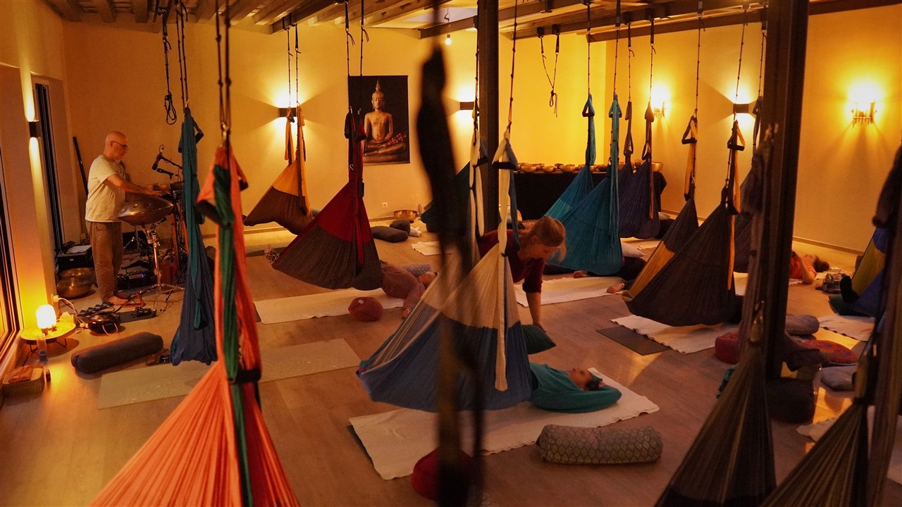 Yinyoga in de hangmat met live muziek