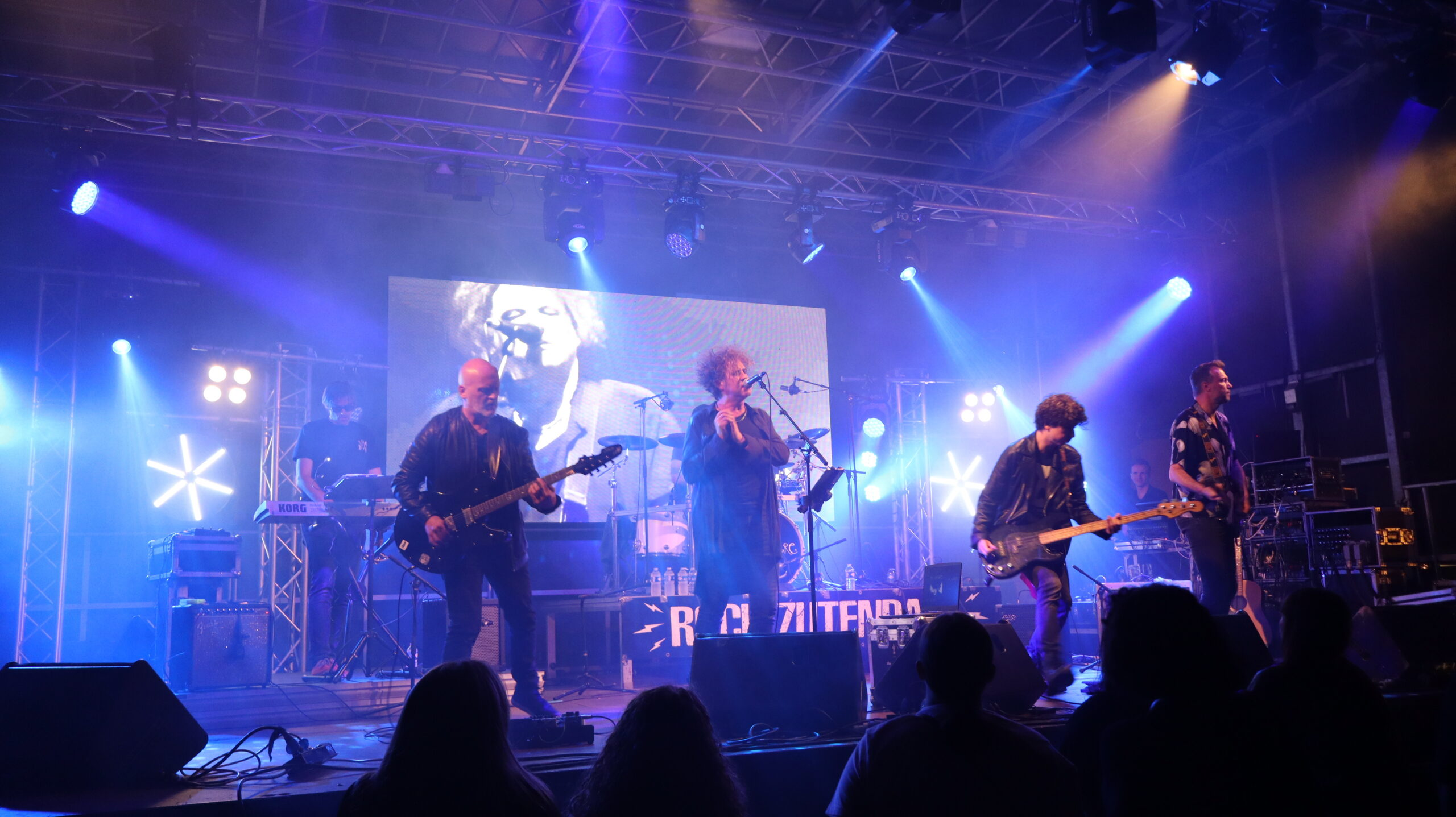 The obsCure  heeft zich zowel nationaal als internationaal bevestigd als dé tributeband die de essentie van The Cure het allerbeste weet te vangen.