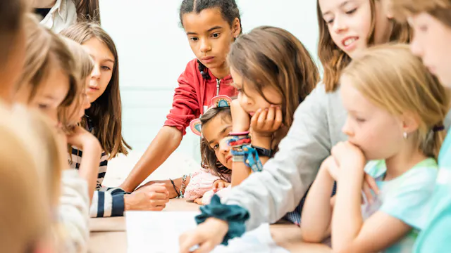 Kinderen tijdens een workshop
