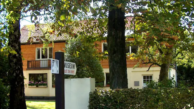 Gemeentelijk Museum Gust De Smet