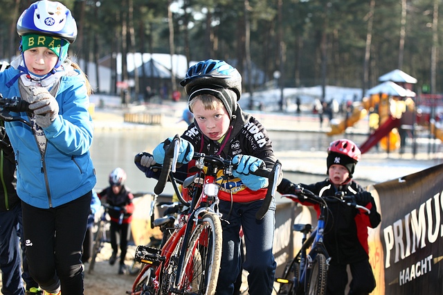 Jeugdinitiatie Veldrijden op het parcours van De Krawatencross