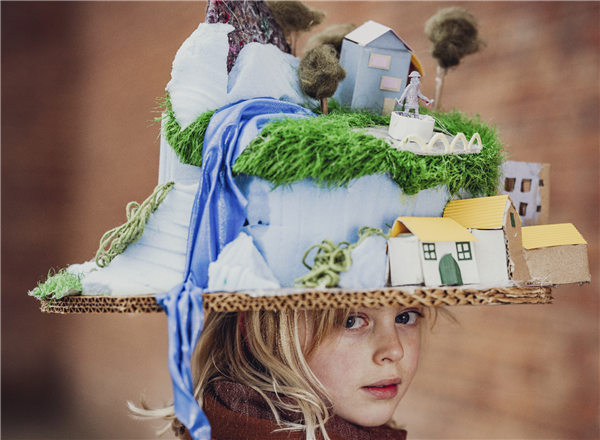 Familie TW : Amai speciaal Chapeau (3+) - De Maan