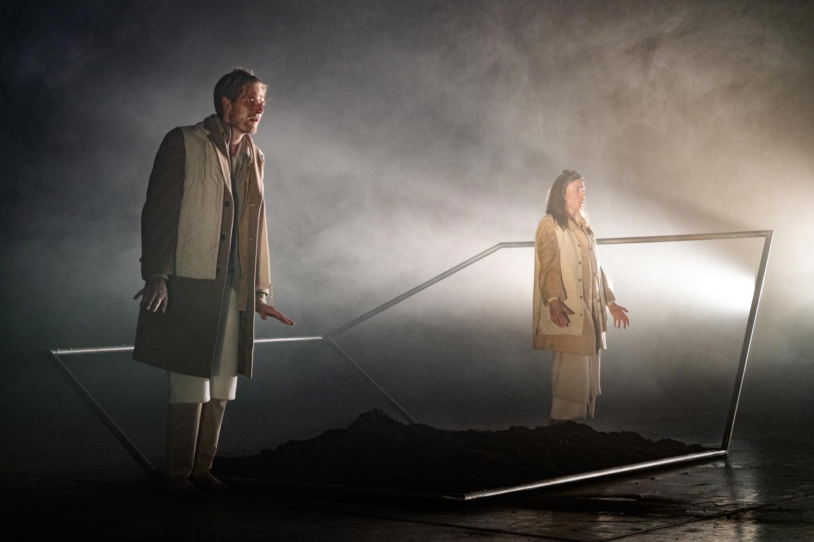 scènefoto_Er_gaat_iemand_komen