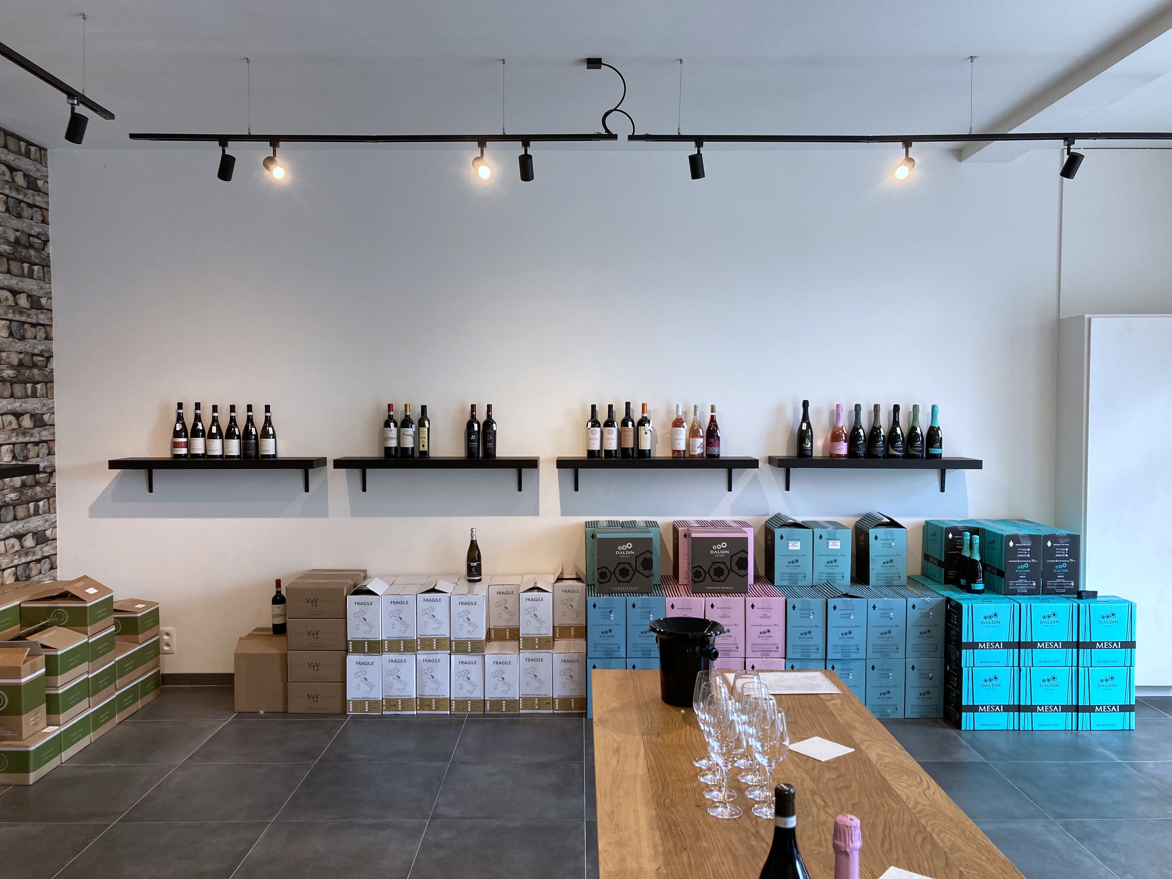 Binnenkijken in de winkel van ENÙ Italian Wine Store in Puurs