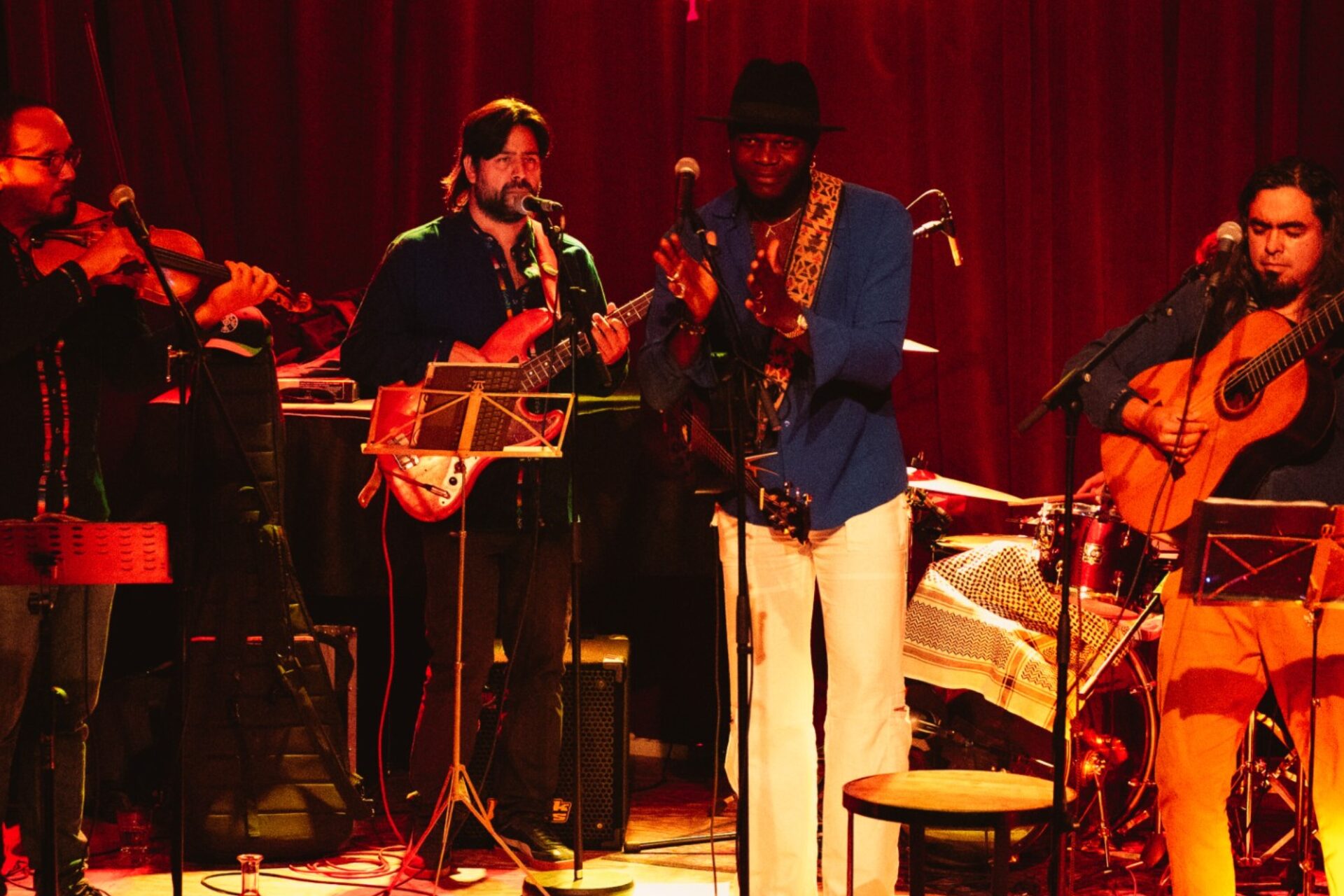 TAITAMUKI Feat. DIESE MBANGUE