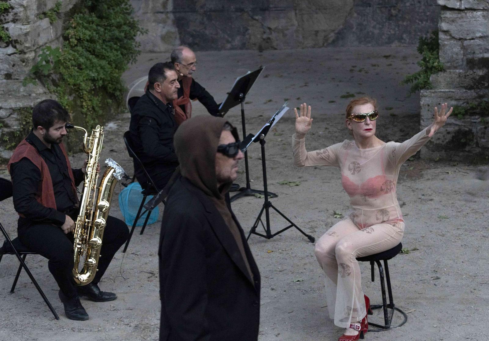 La Ribot & Asier Puga. Juana ficción