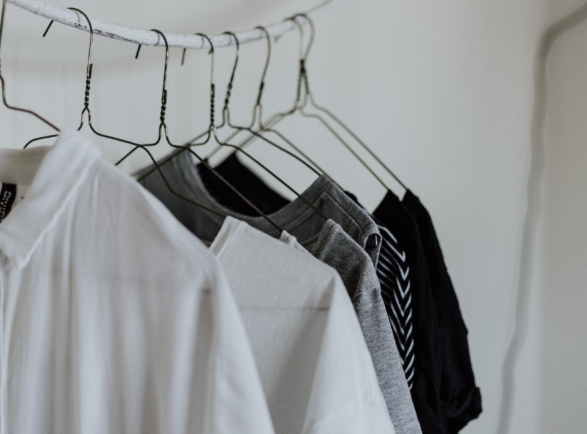 Kledij aan rek