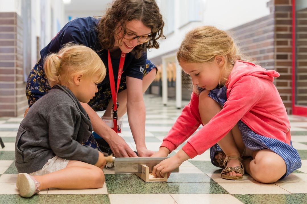 Timmeren met kleuters.jpg