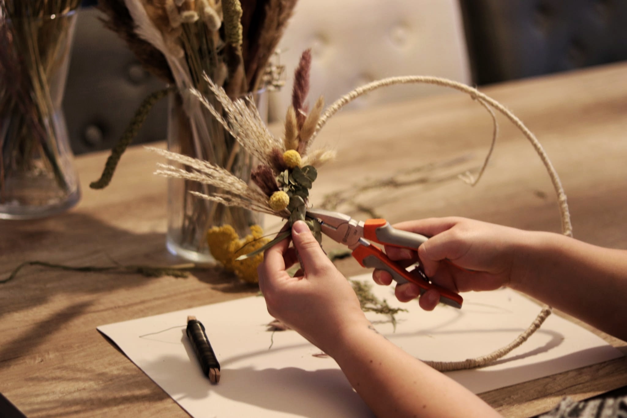 Ikzelf die aan het werken is aan een krans.