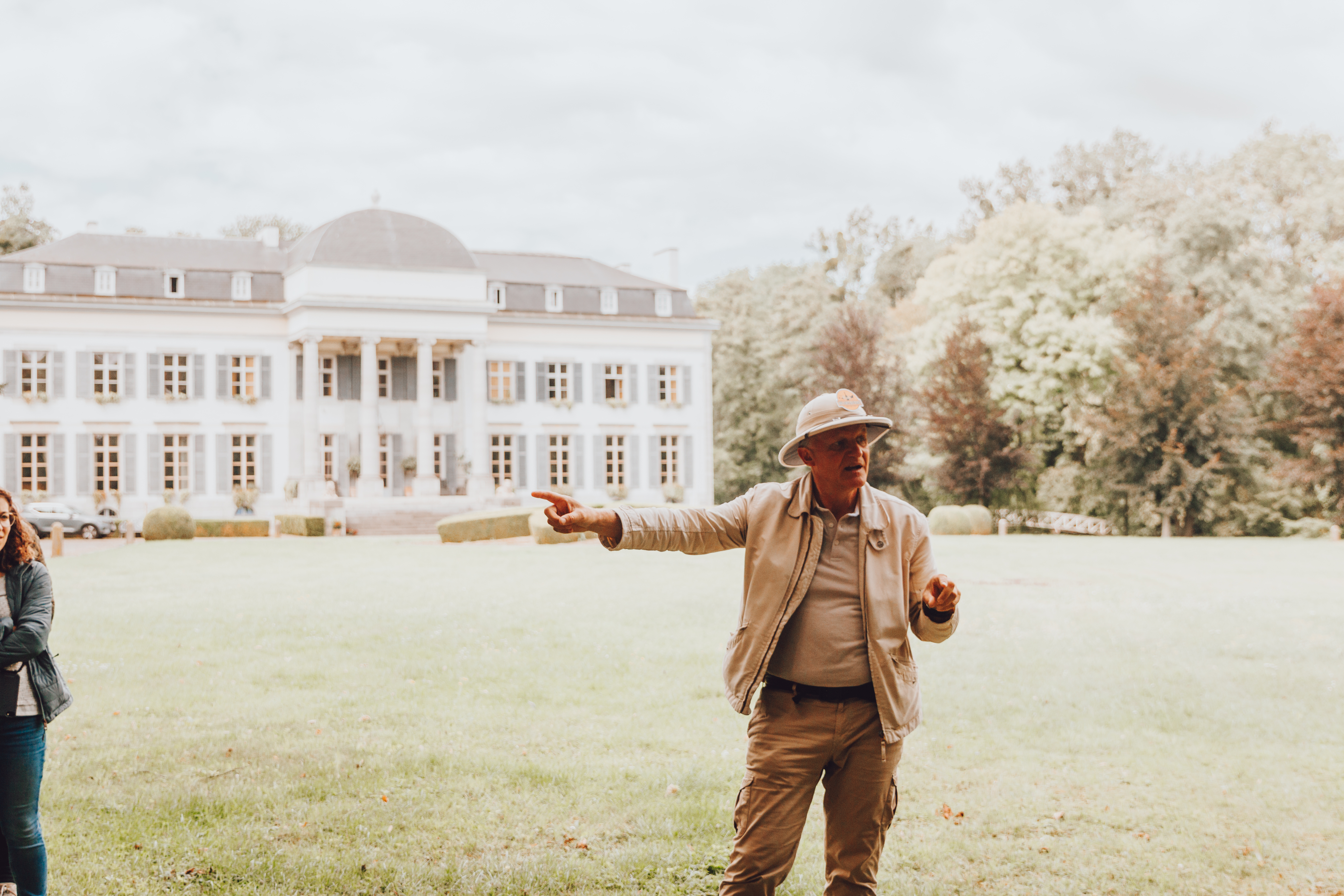 Onder begeleiding van een gids proef je wijnen bij lokale producenten.