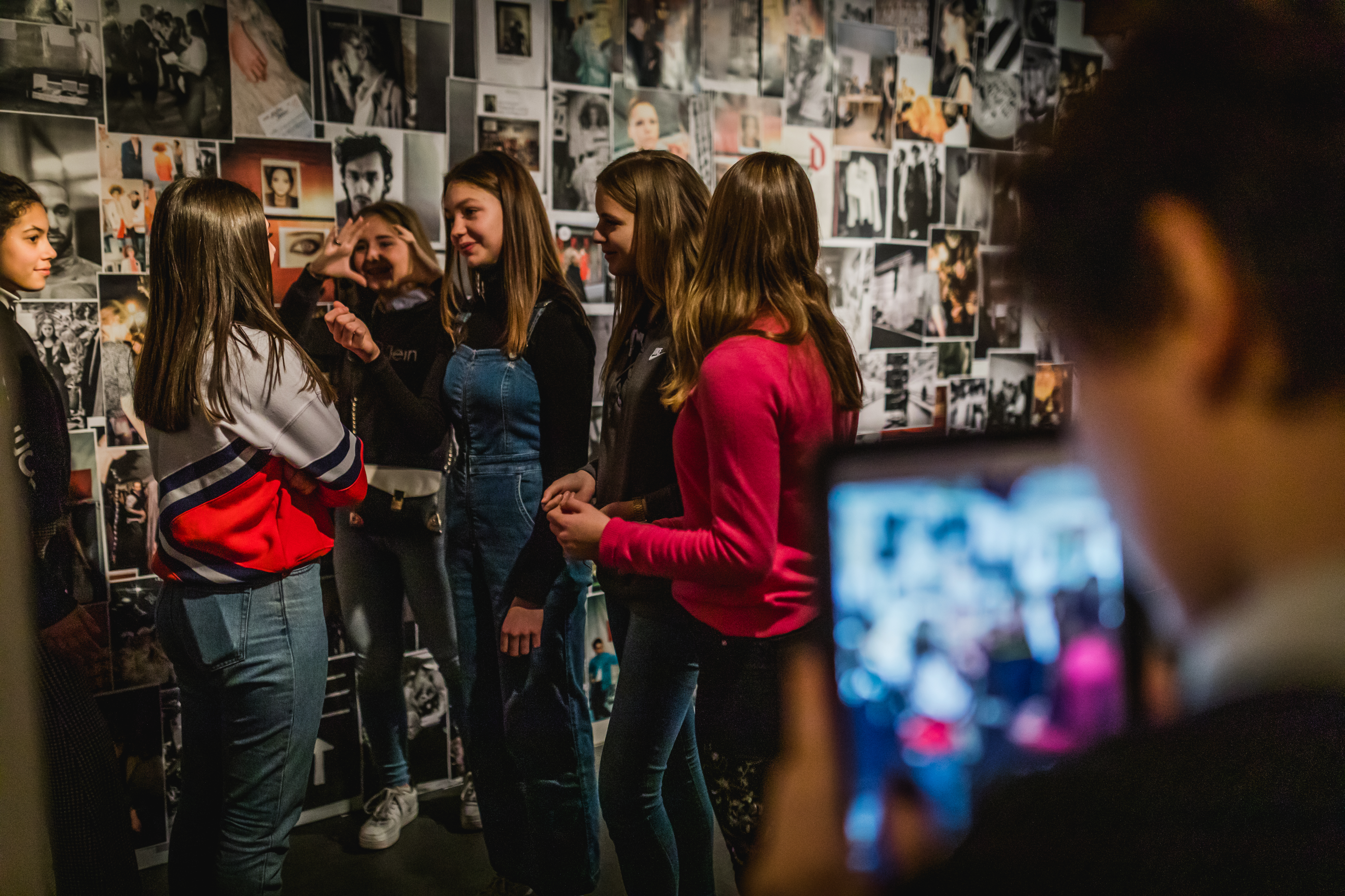 Leerlingen van het secundair onderwijs tijdens een rondleiding in Modemuseum Hasselt