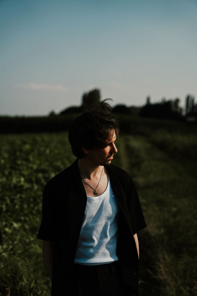 Milo Meskens schrijft en zingt zoals hij voelt: zonder omwegen en recht uit het hart.