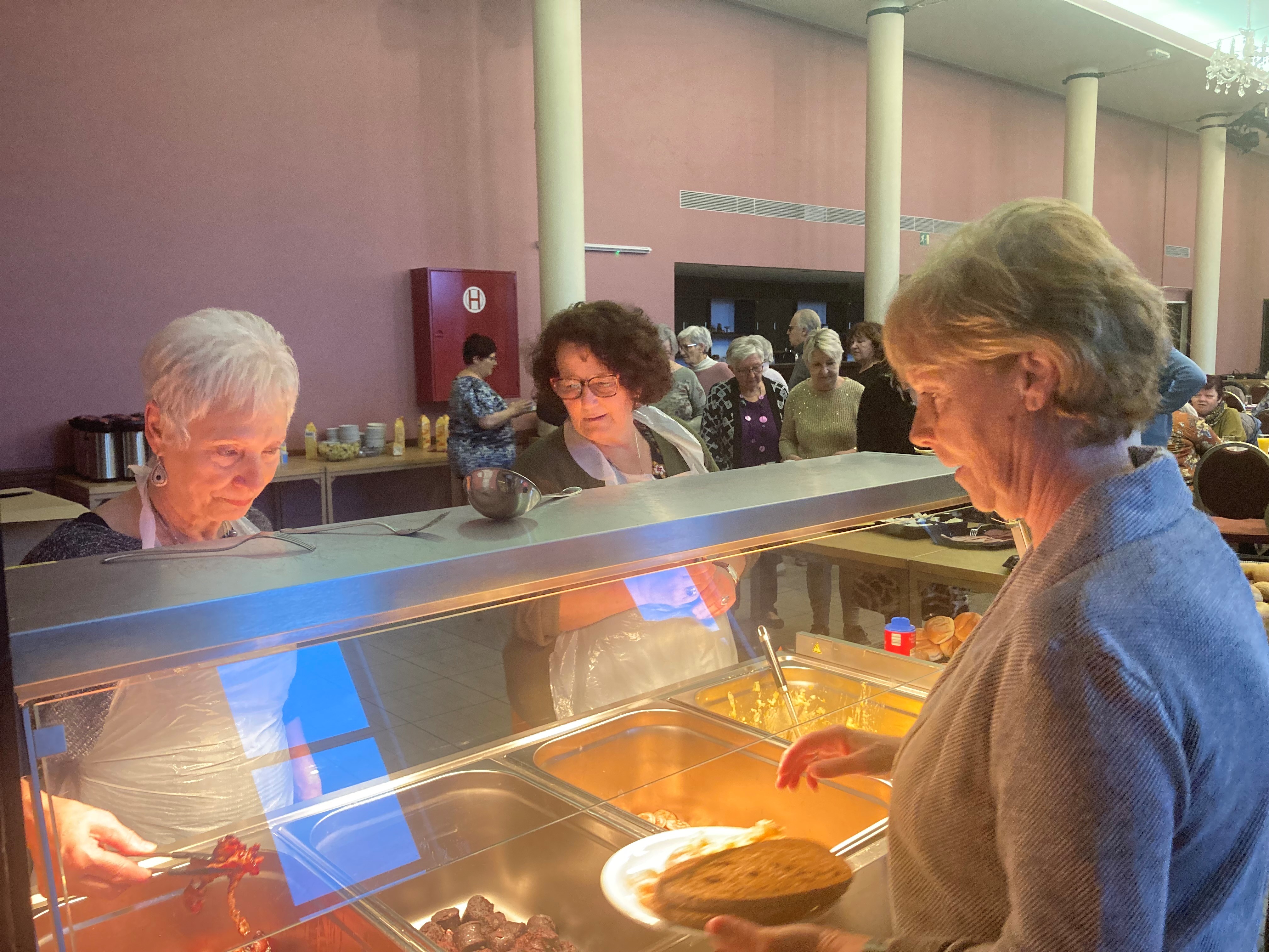gezellig samen lunchen in lokaal dienstencentrum Casino