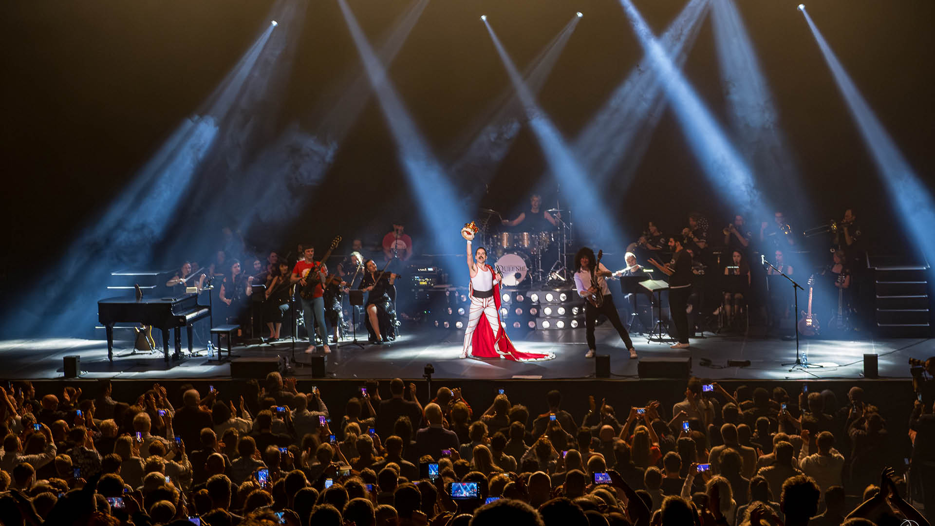 2000 voices for QUEEN SYMPHONIC