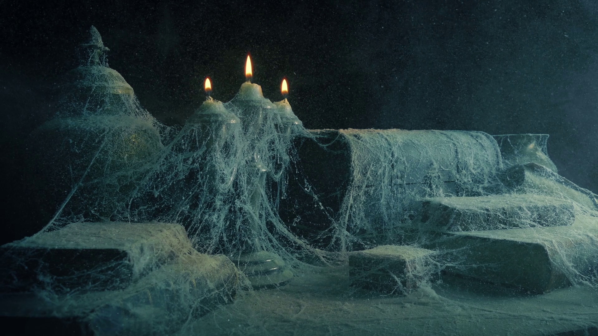 Echo's op zolder. Tussen stof en licht