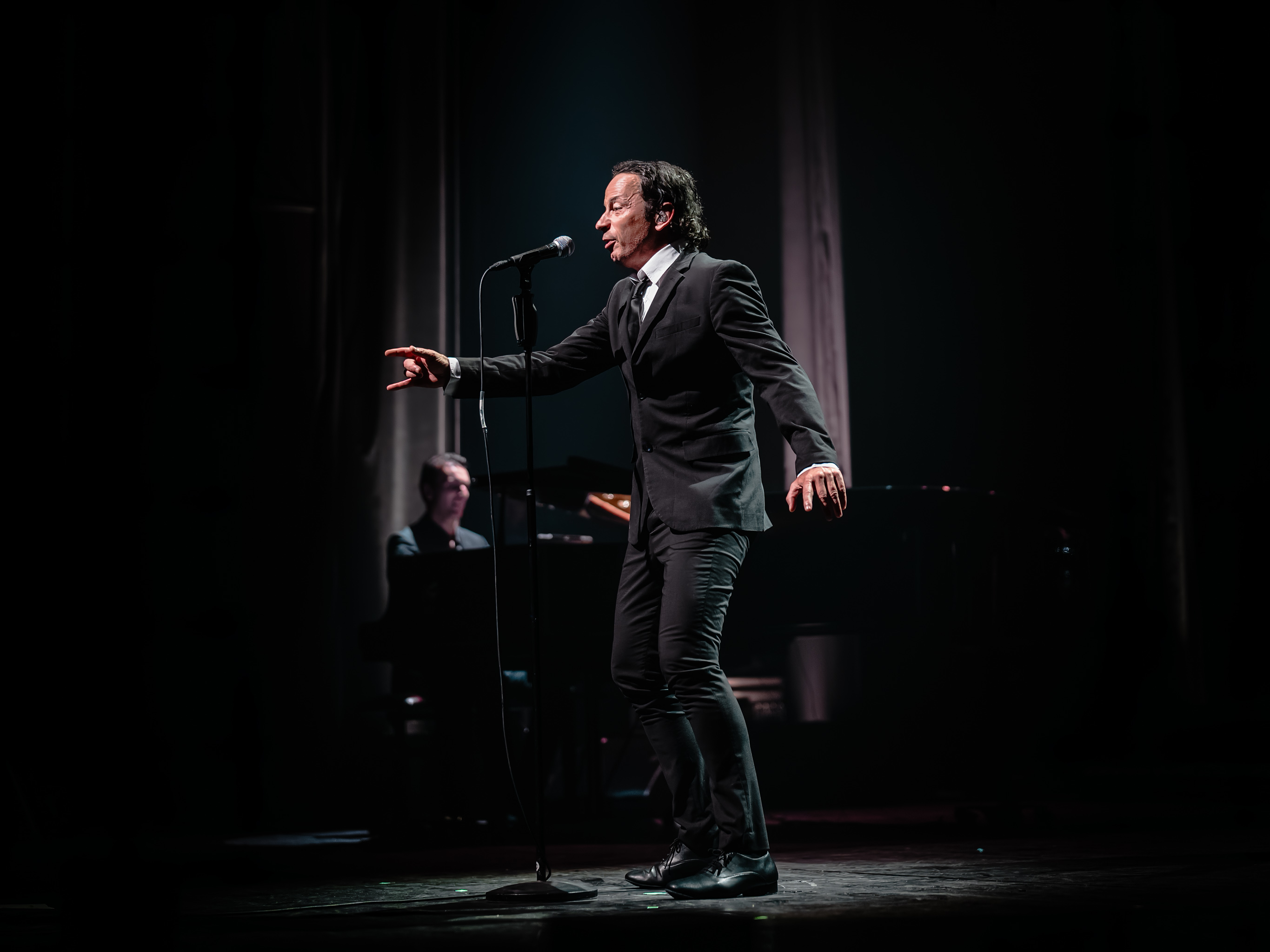"Olivier Laurent IS Brel" - Le Parisien