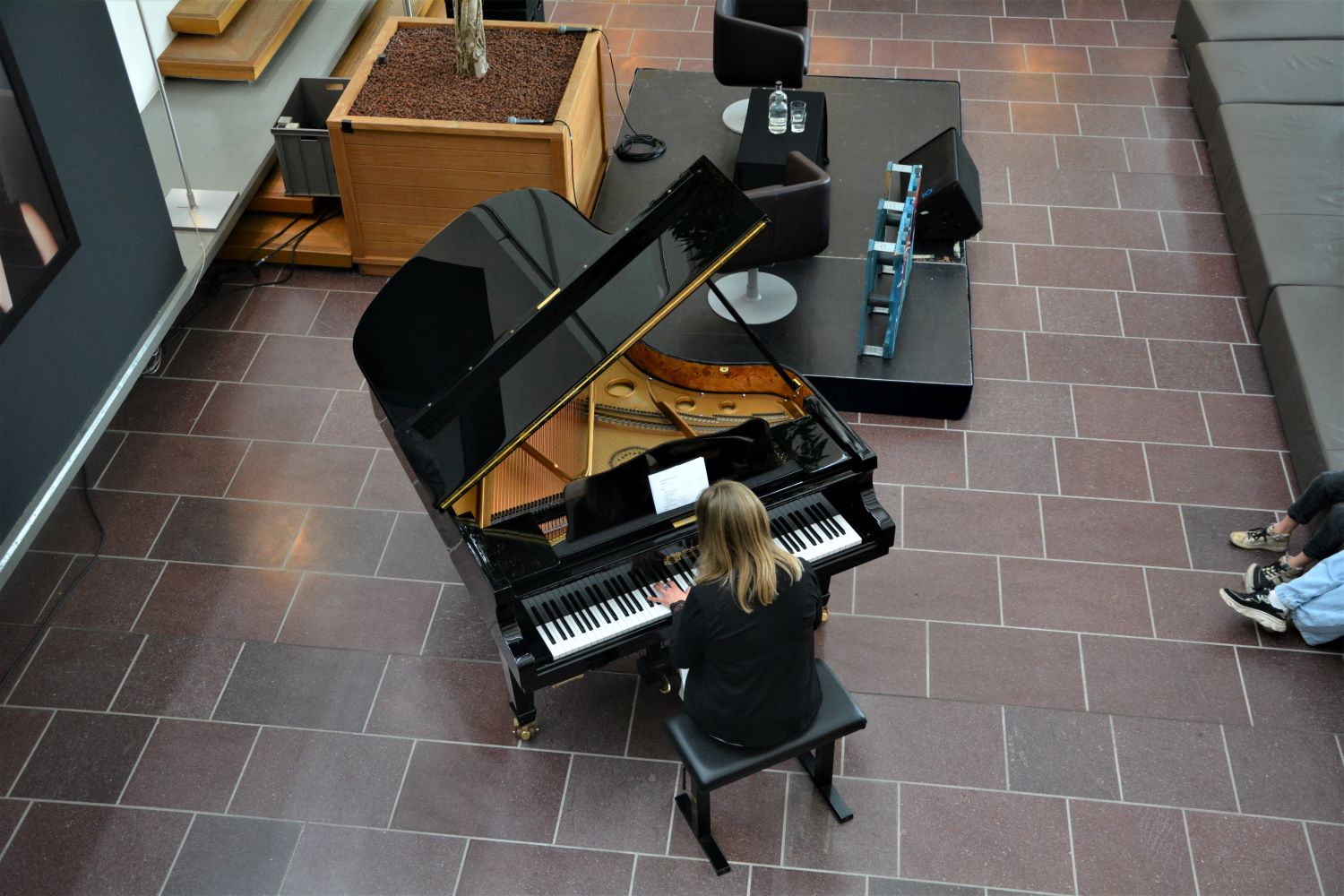 Bib Your Friday - piano