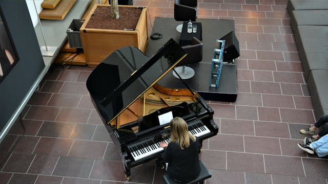 Bib Your Friday - piano